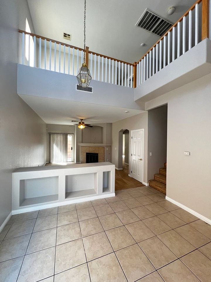 8927 Snowtrack Ave - Photo 4 of 21