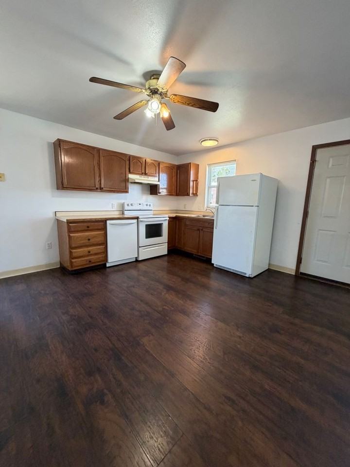 3390 Canyon Dr #C18 - Photo 3 of 13