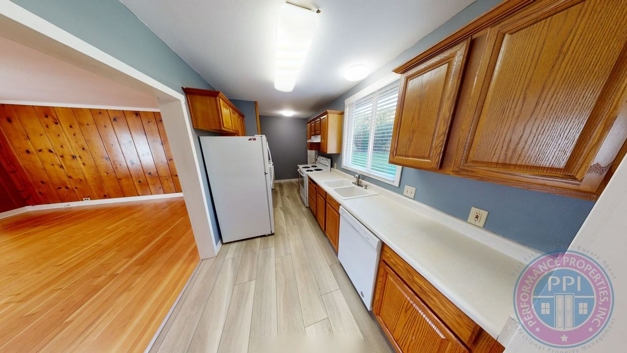 31 Ladd St - Photo 6 of 17