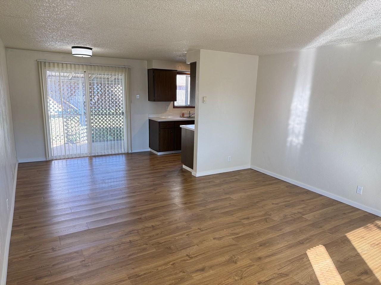 290 S 41st Pl - Photo 7 of 38