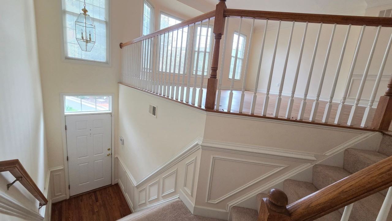 2540 Gadsby Pl - Photo 2 of 27