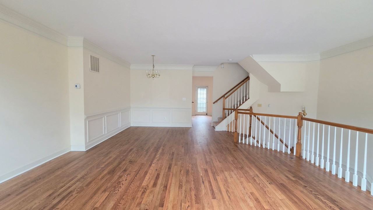 2540 Gadsby Pl - Photo 3 of 27