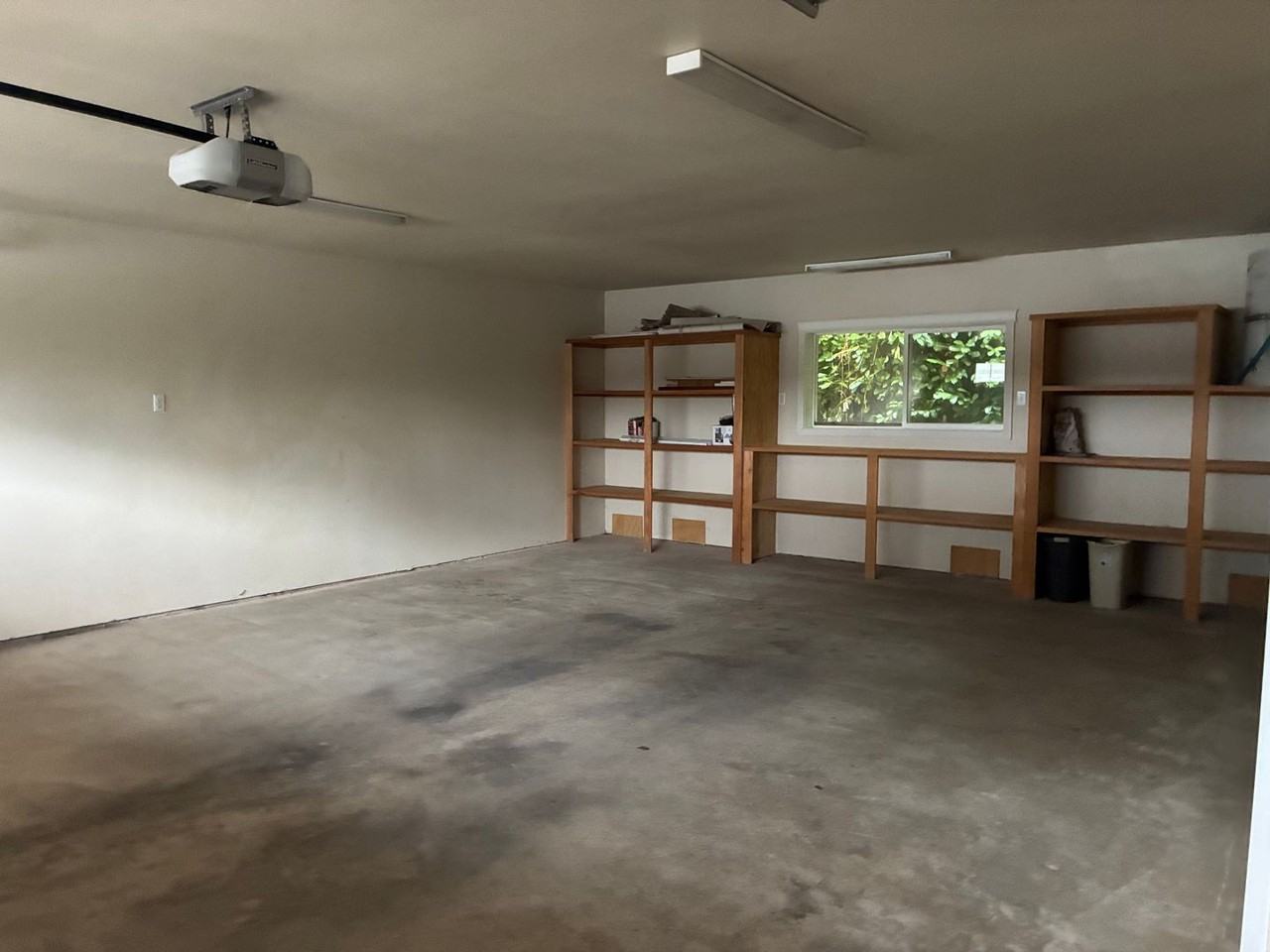 1229 E Fairhaven Ave - Photo 7 of 8