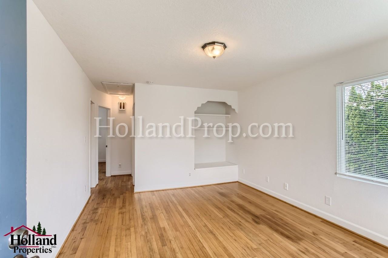 6868 N Smith St - Photo 2 of 12
