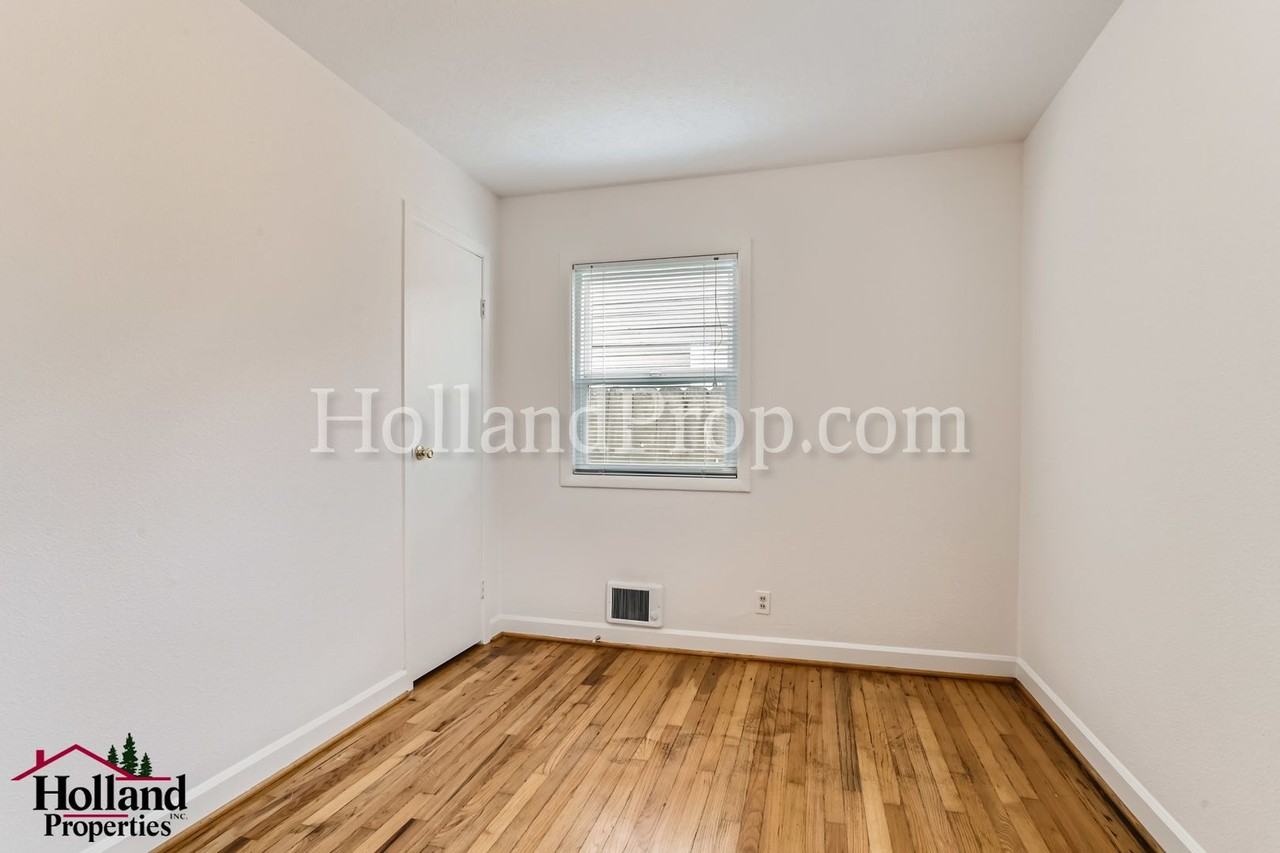 6868 N Smith St - Photo 6 of 12