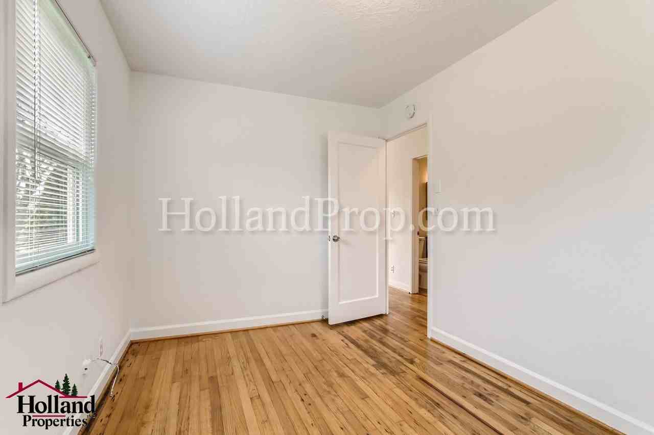 6868 N Smith St - Photo 7 of 12