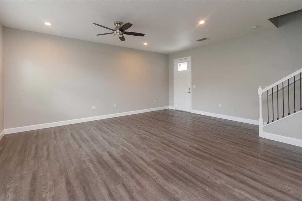 8 N Lakewood Dr - Photo 2 of 24