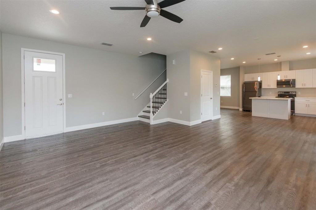 8 N Lakewood Dr - Photo 3 of 24
