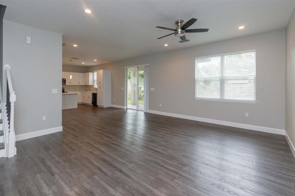 8 N Lakewood Dr - Photo 4 of 24