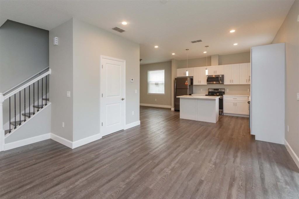 8 N Lakewood Dr - Photo 6 of 24