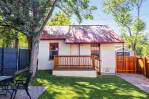 featured image of 417 E Gurley St