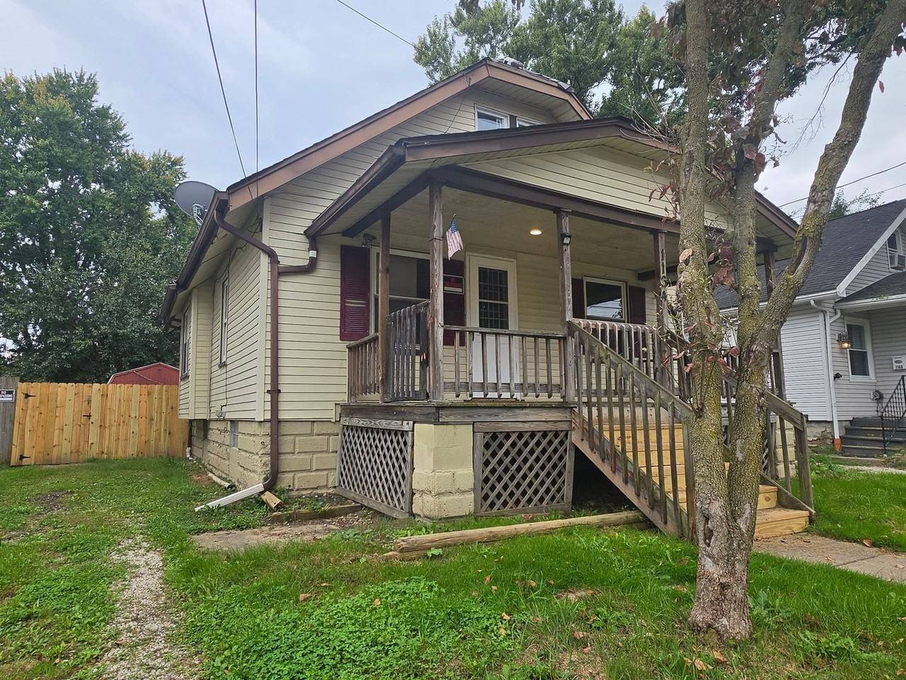 1164 Mcintosh Ave - Photo 2 of 16