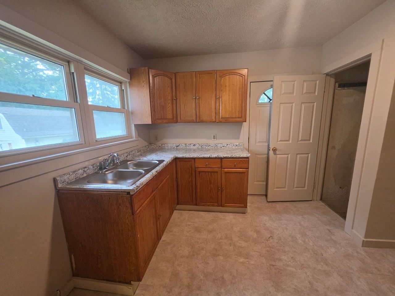 1164 Mcintosh Ave - Photo 7 of 16