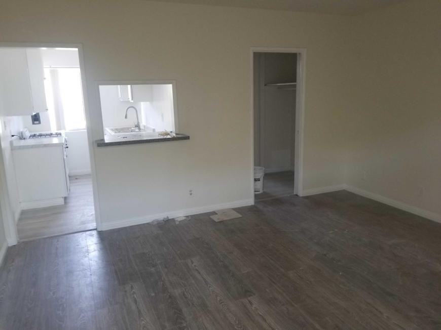 15556 Vanowen St - Photo 6 of 10