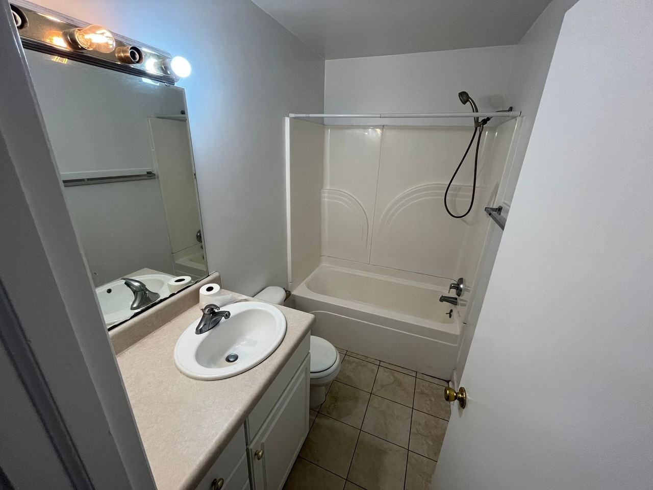 316 Sunset Blvd - Photo 4 of 7