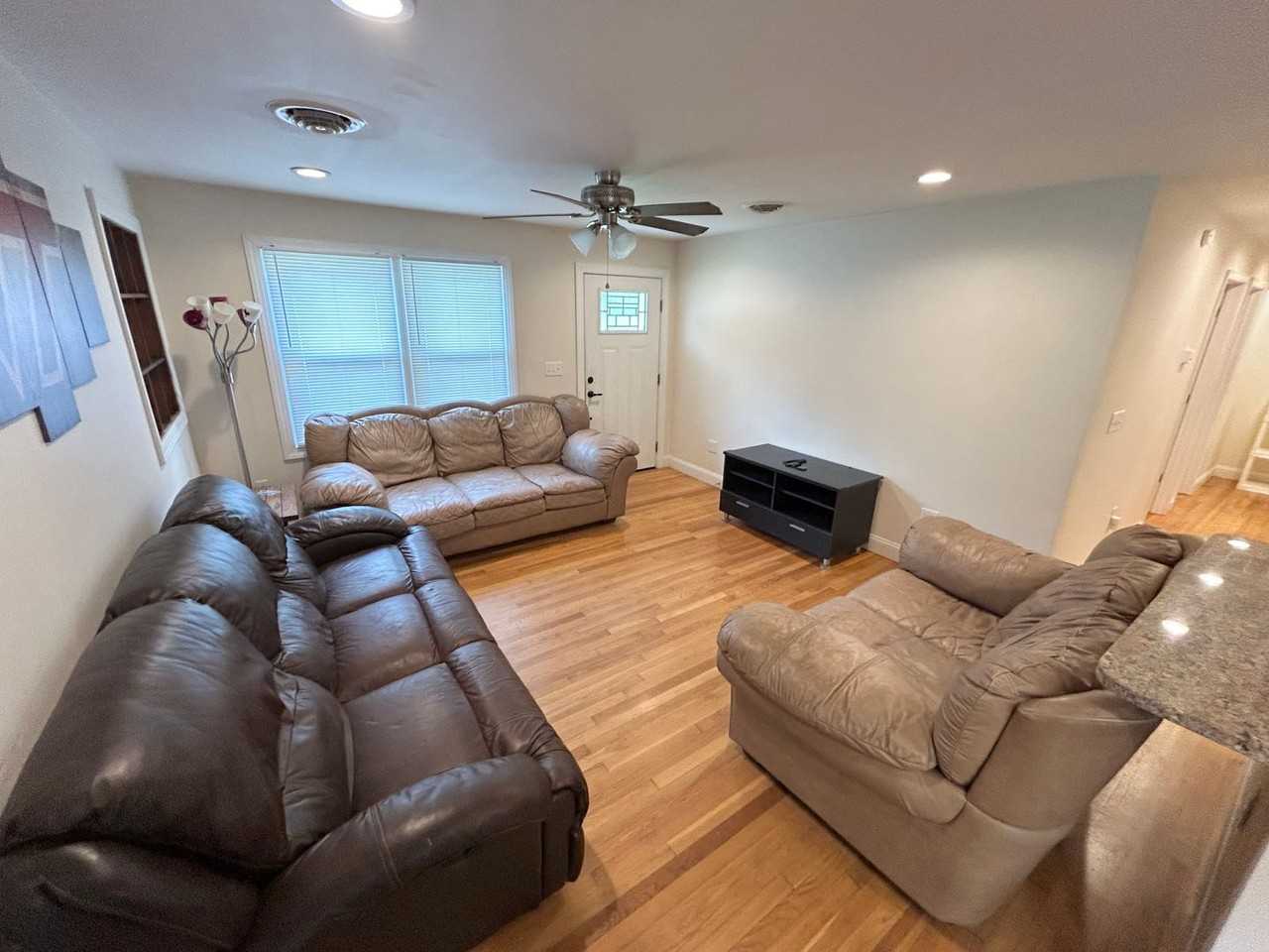301 Patrick Henry Dr - Photo 3 of 14
