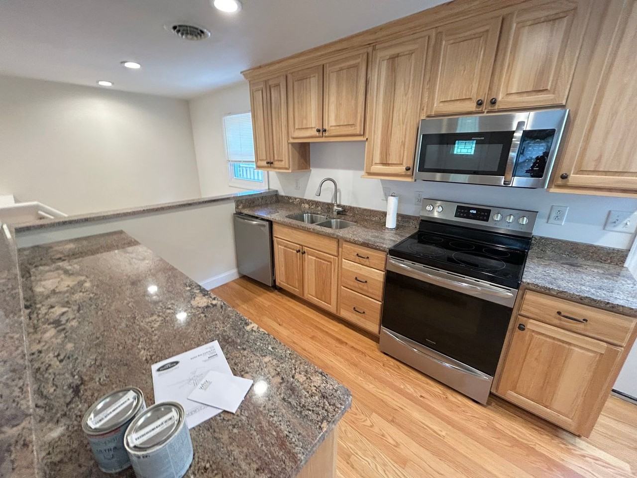 301 Patrick Henry Dr - Photo 4 of 14