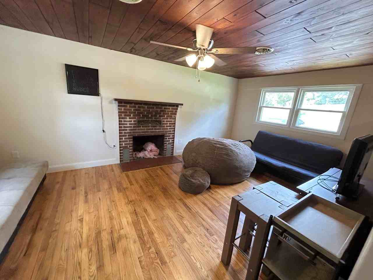 301 Patrick Henry Dr - Photo 5 of 14