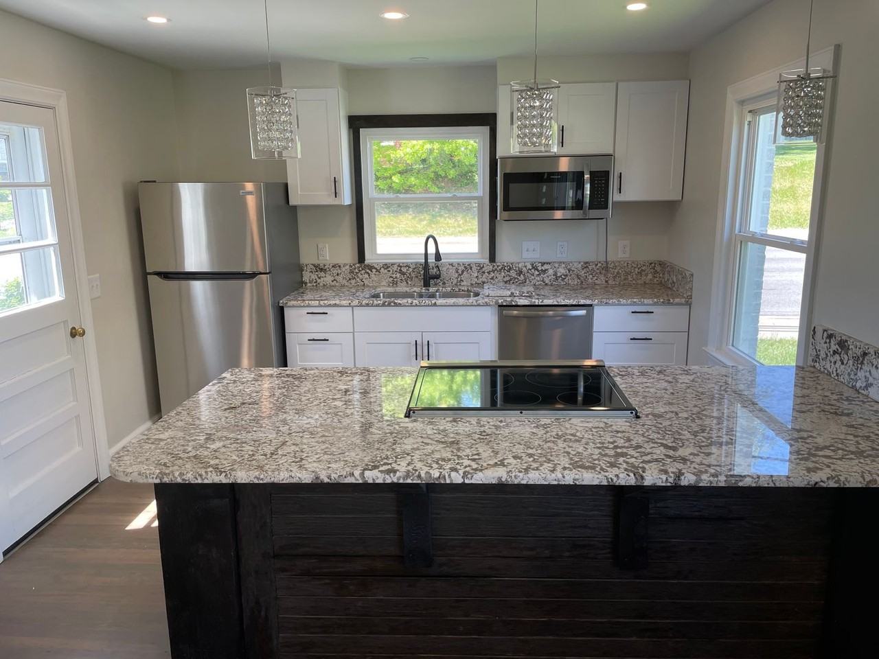 100 Lucas Dr - Photo 2 of 19