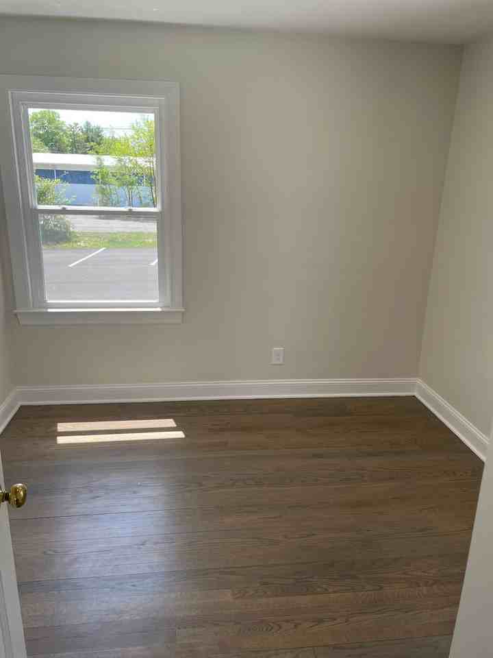 100 Lucas Dr - Photo 4 of 19