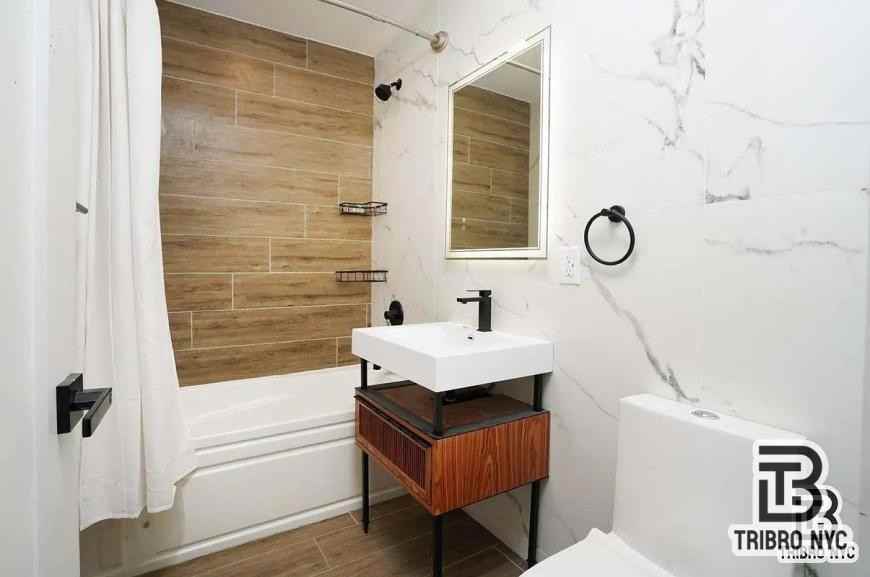 435 Ocean Pkwy - Photo 3 of 7
