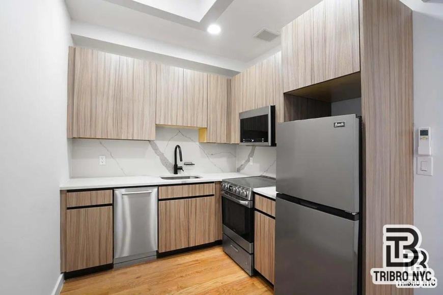 435 Ocean Pkwy - Photo 4 of 7