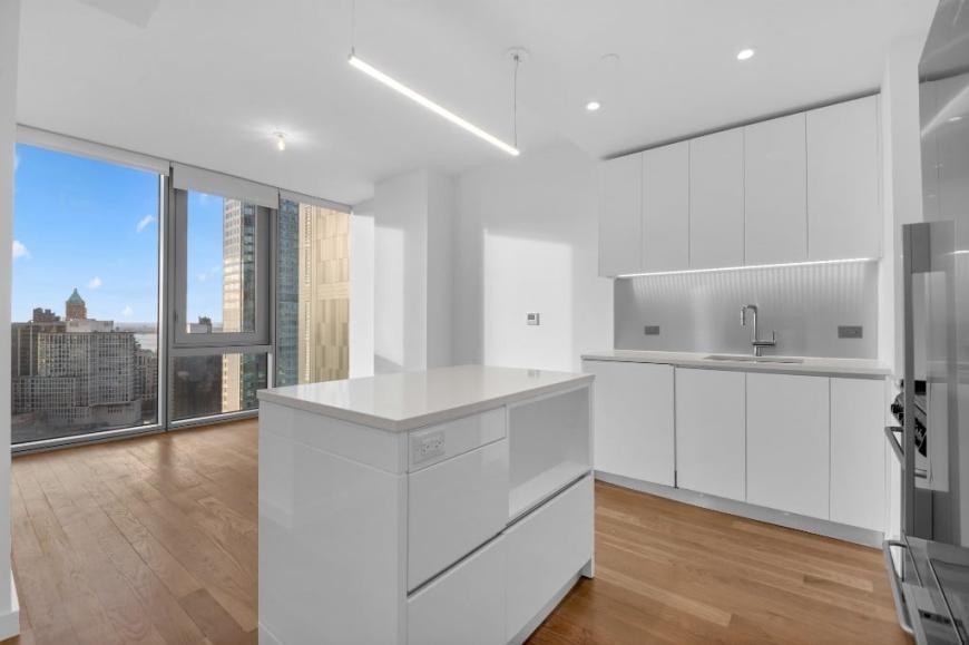 430 Albee Sq