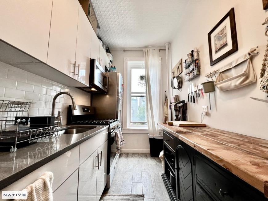 782 Manhattan Ave - Photo 3 of 10
