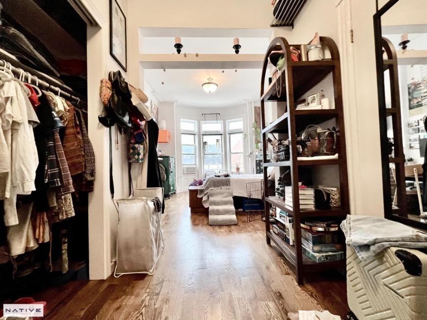 782 Manhattan Ave - Photo 5 of 10