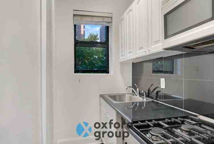 221 E 79th St - Photo 4 of 7
