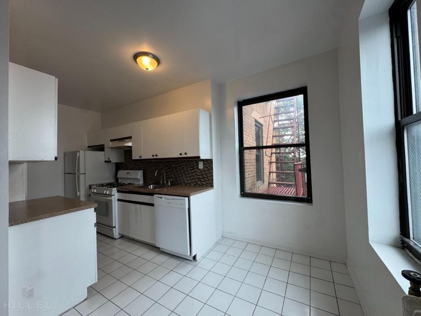 3614 165th St - Photo 2 of 8