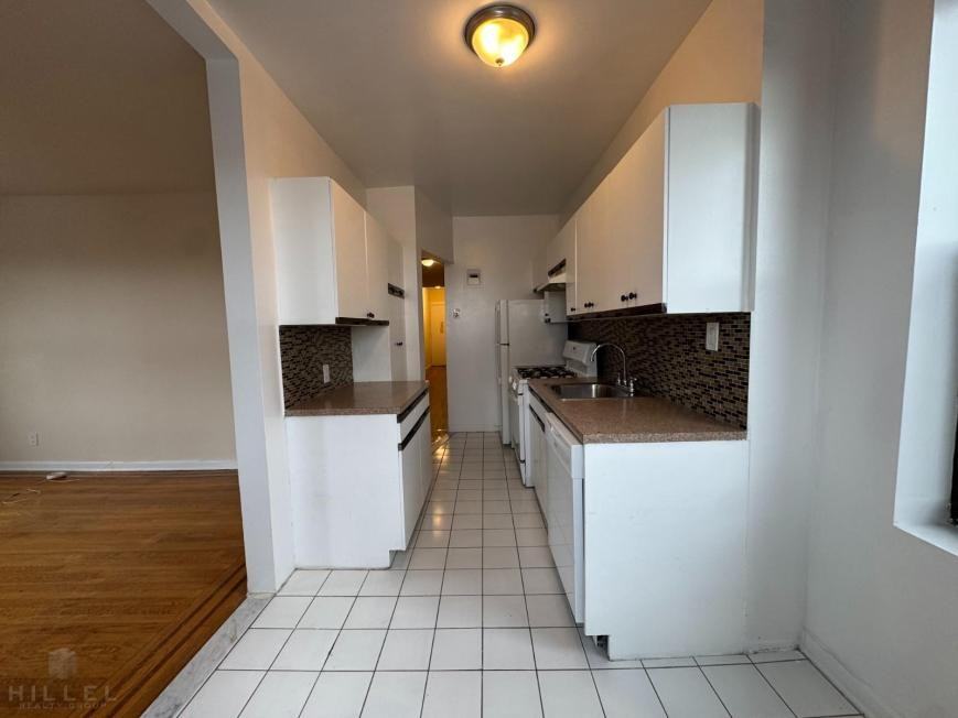 3614 165th St - Photo 4 of 8