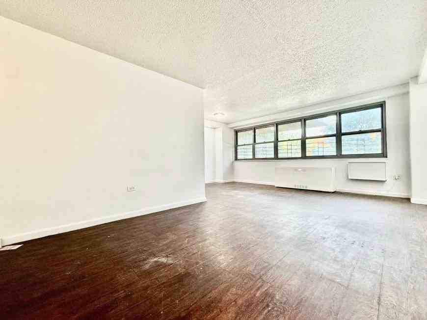 880 Colgate Ave - Photo 2 of 10