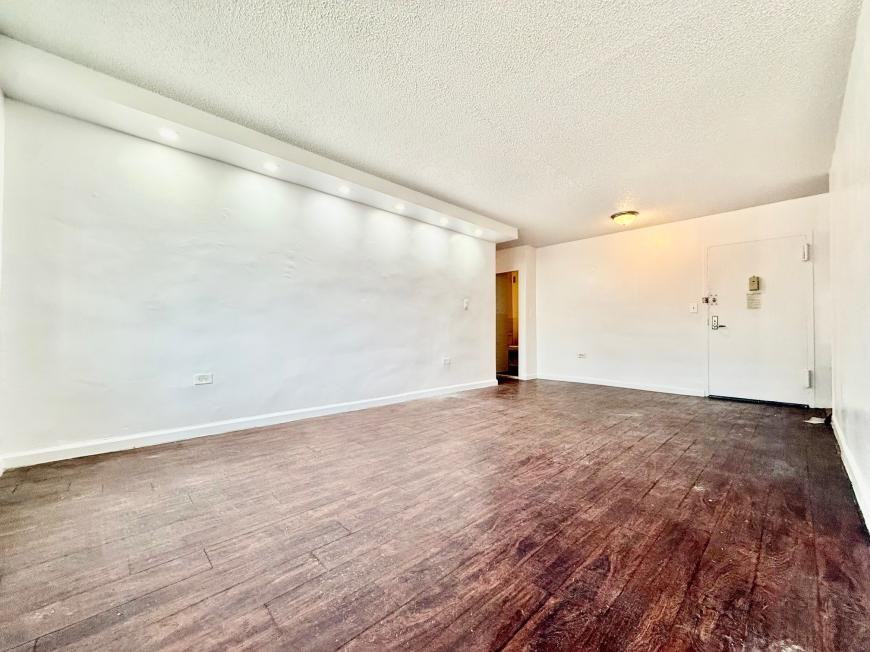 880 Colgate Ave - Photo 3 of 10
