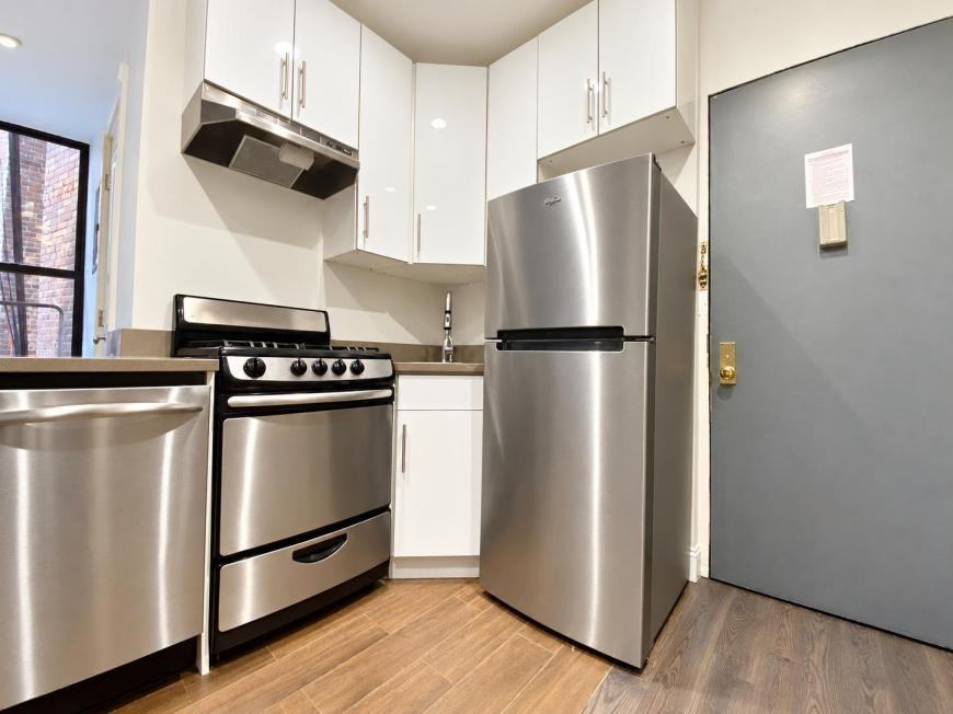 3620 Broadway - Photo 4 of 10