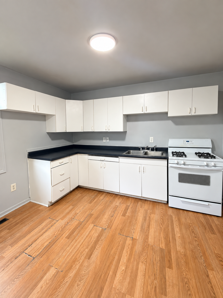 1605 1605 - 1607 11th Street - Photo 2 of 12