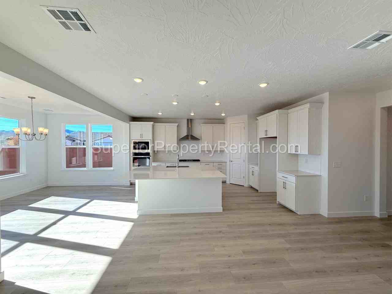 705 S 230 W - Photo 4 of 24