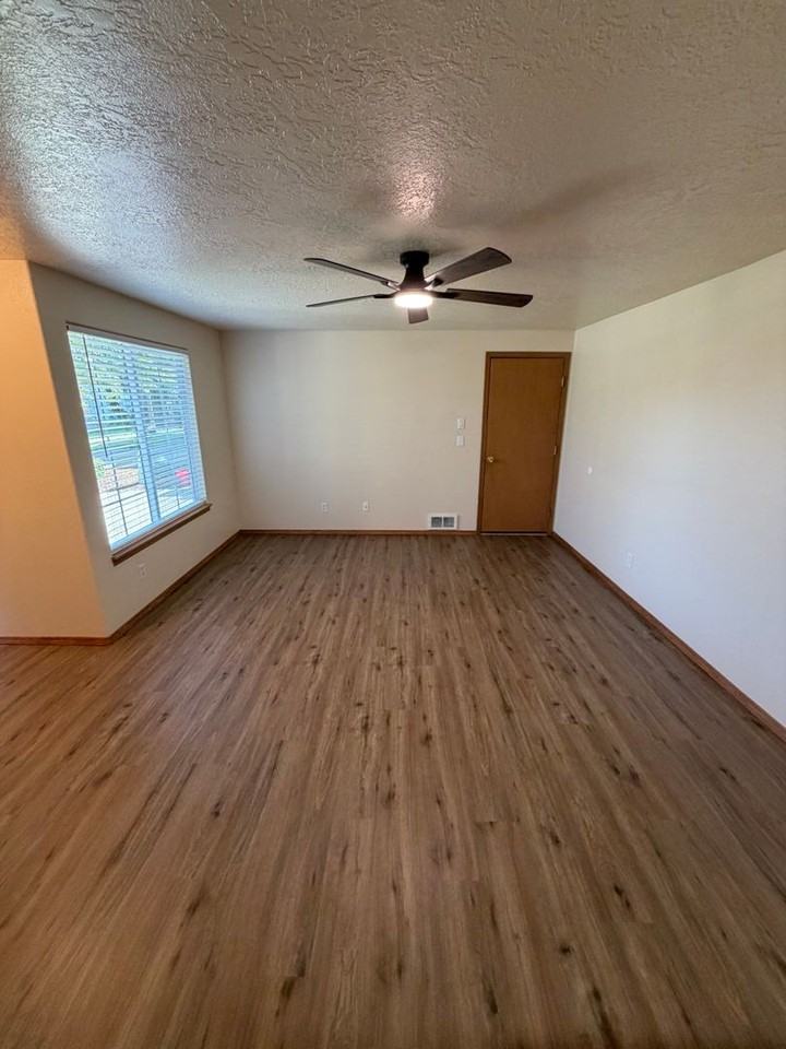 4920 Jenah Ct Se - Photo 3 of 14