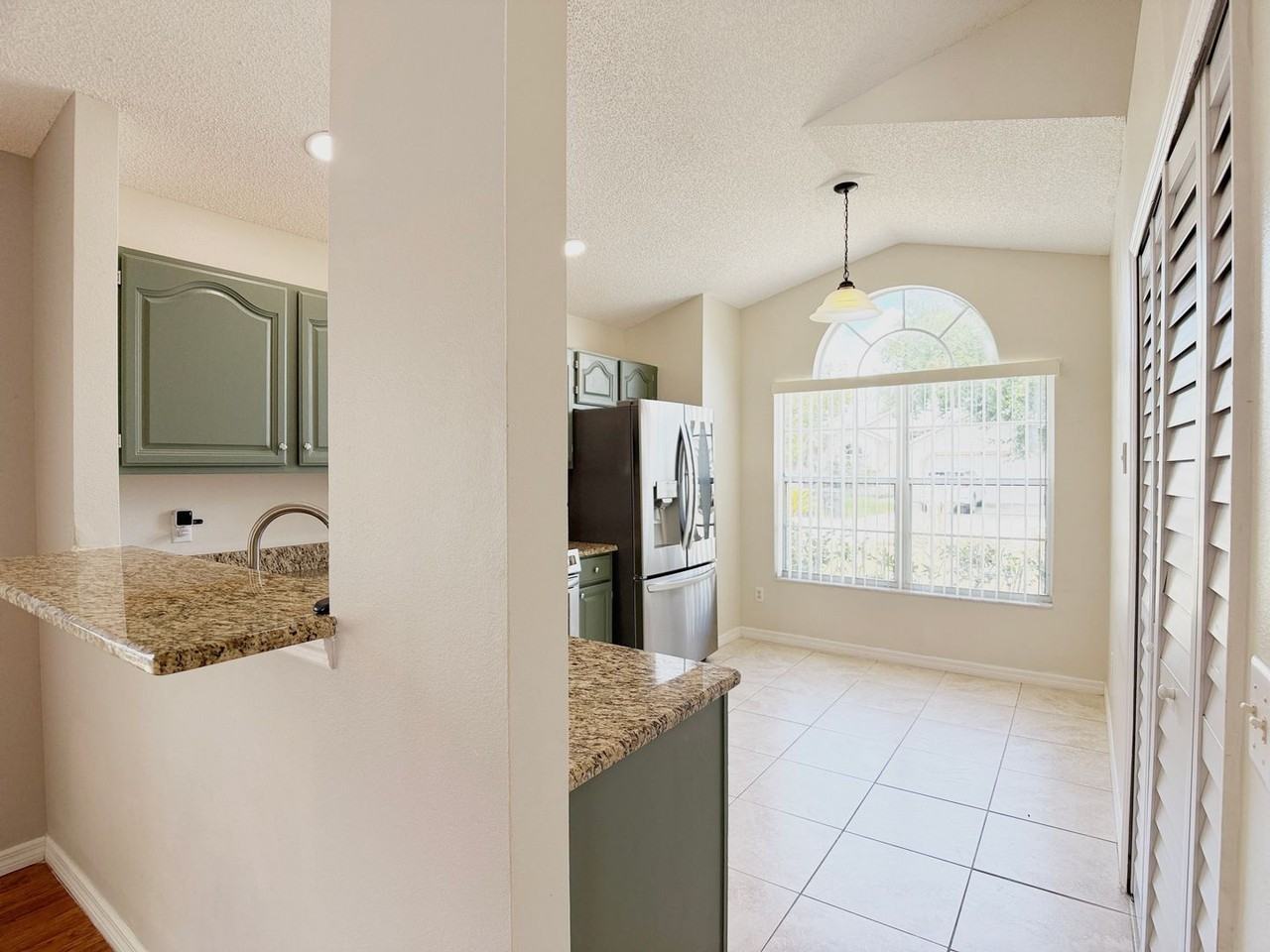 323 Allison Ave - Photo 6 of 37