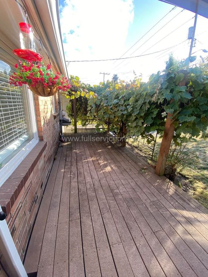 6522 38th Ave Ne - Photo 3 of 50
