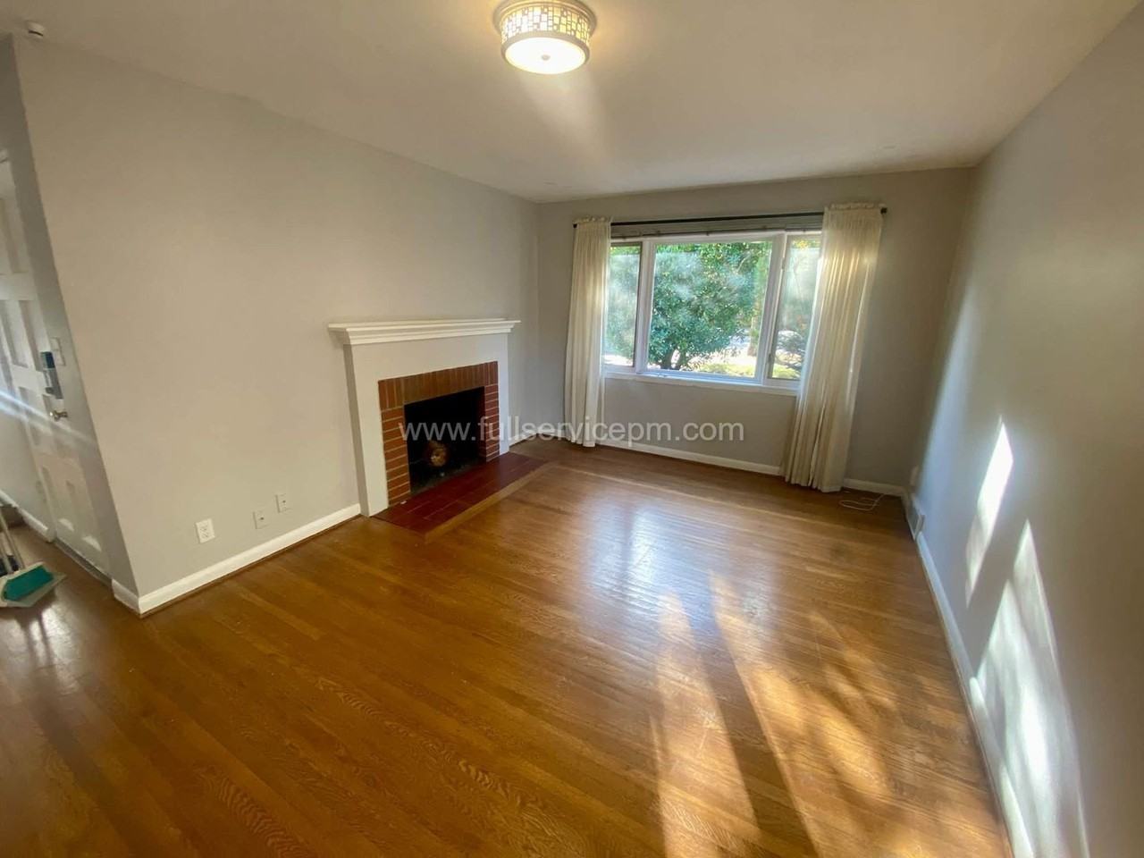 6522 38th Ave Ne - Photo 4 of 50