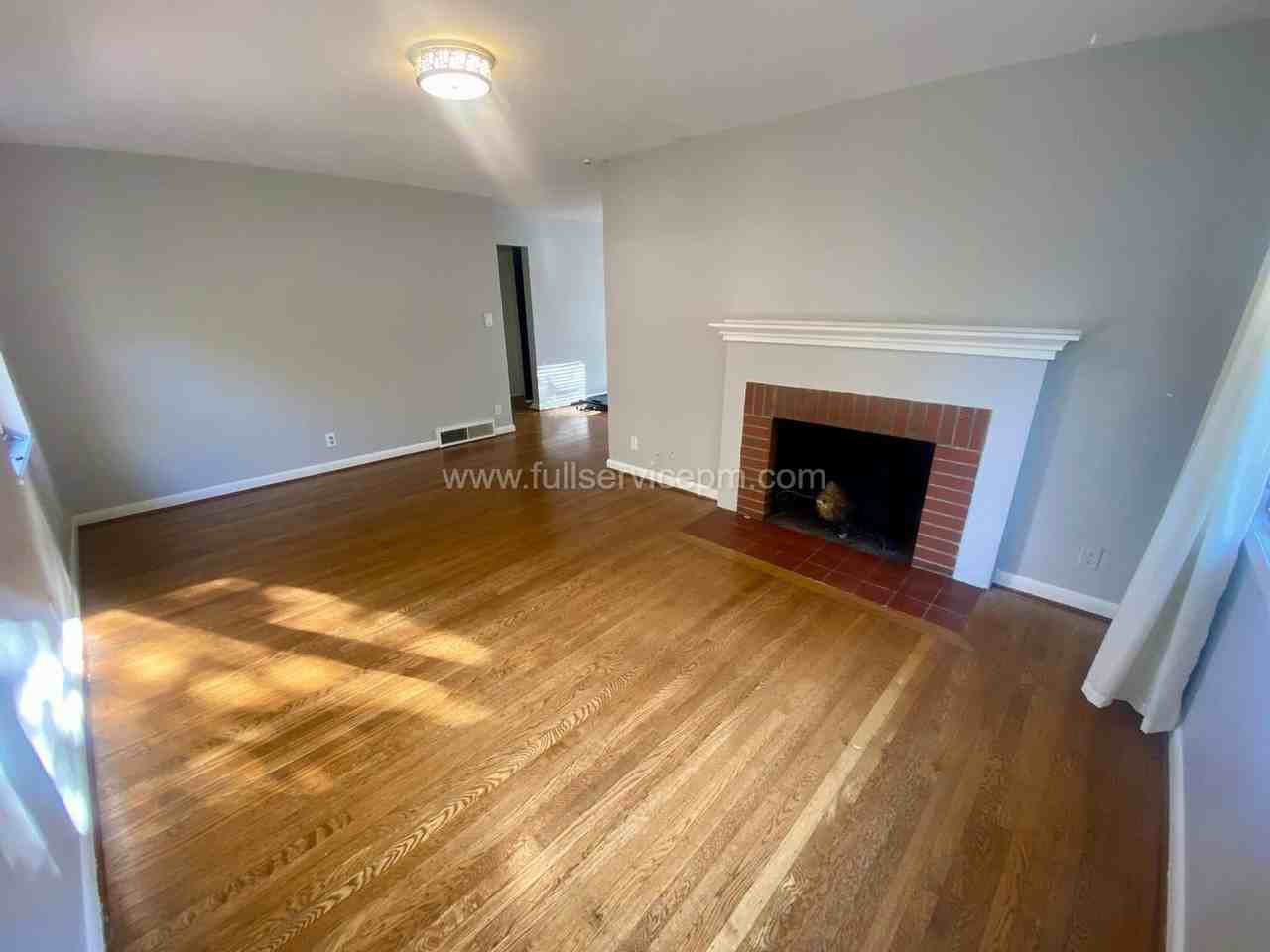 6522 38th Ave Ne - Photo 5 of 50