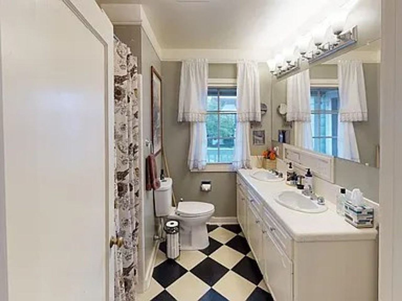 322 W Chapman Ave - Photo 5 of 50