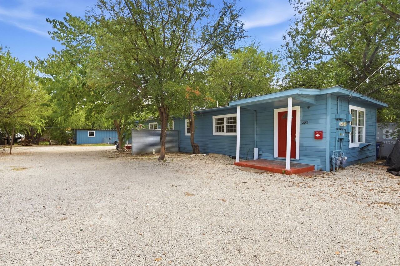 208 Hunstock Ave - Photo 2 of 10