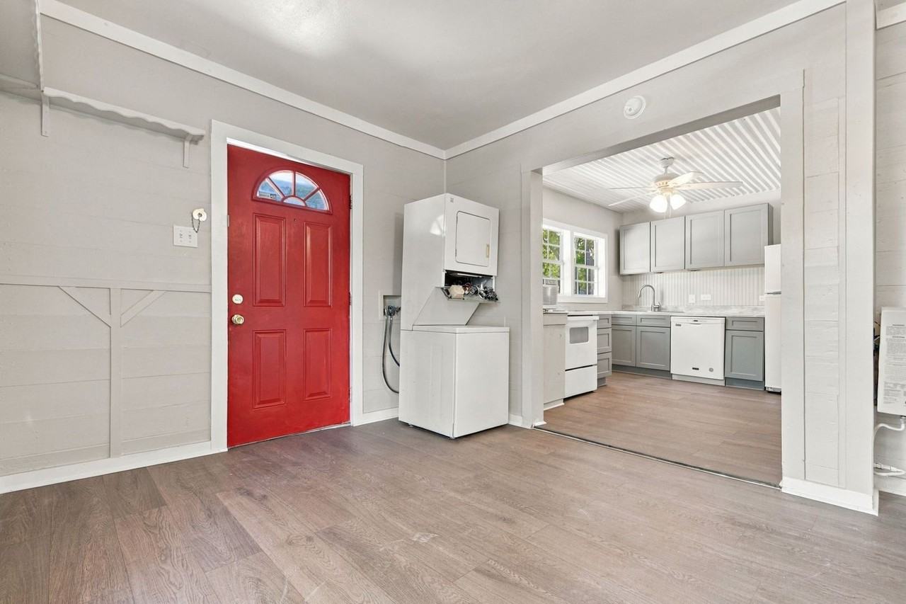 208 Hunstock Ave - Photo 3 of 10
