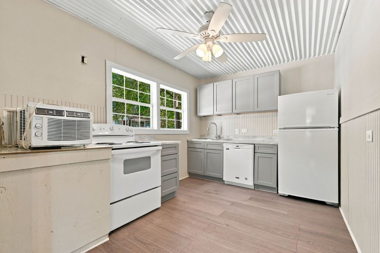 208 Hunstock Ave - Photo 4 of 10