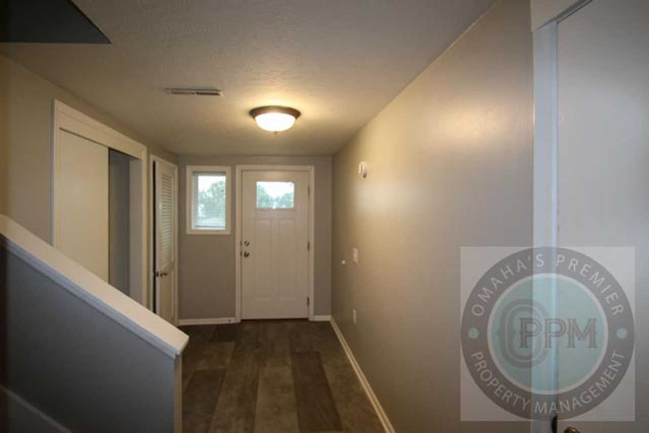 7313 S 50th St - Photo 2 of 35