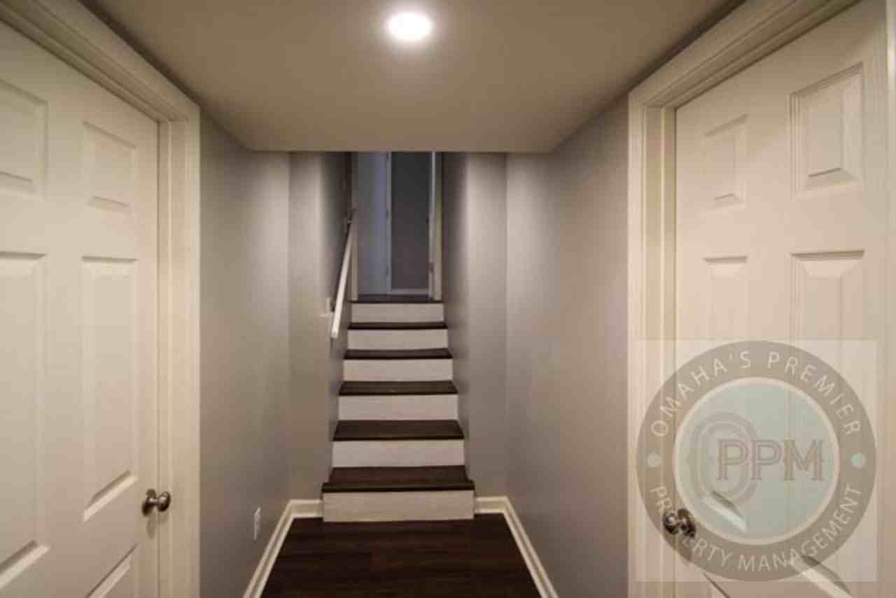 7313 S 50th St - Photo 4 of 35