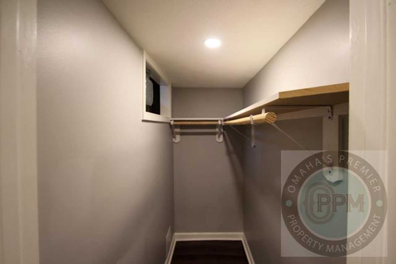 7313 S 50th St - Photo 5 of 35