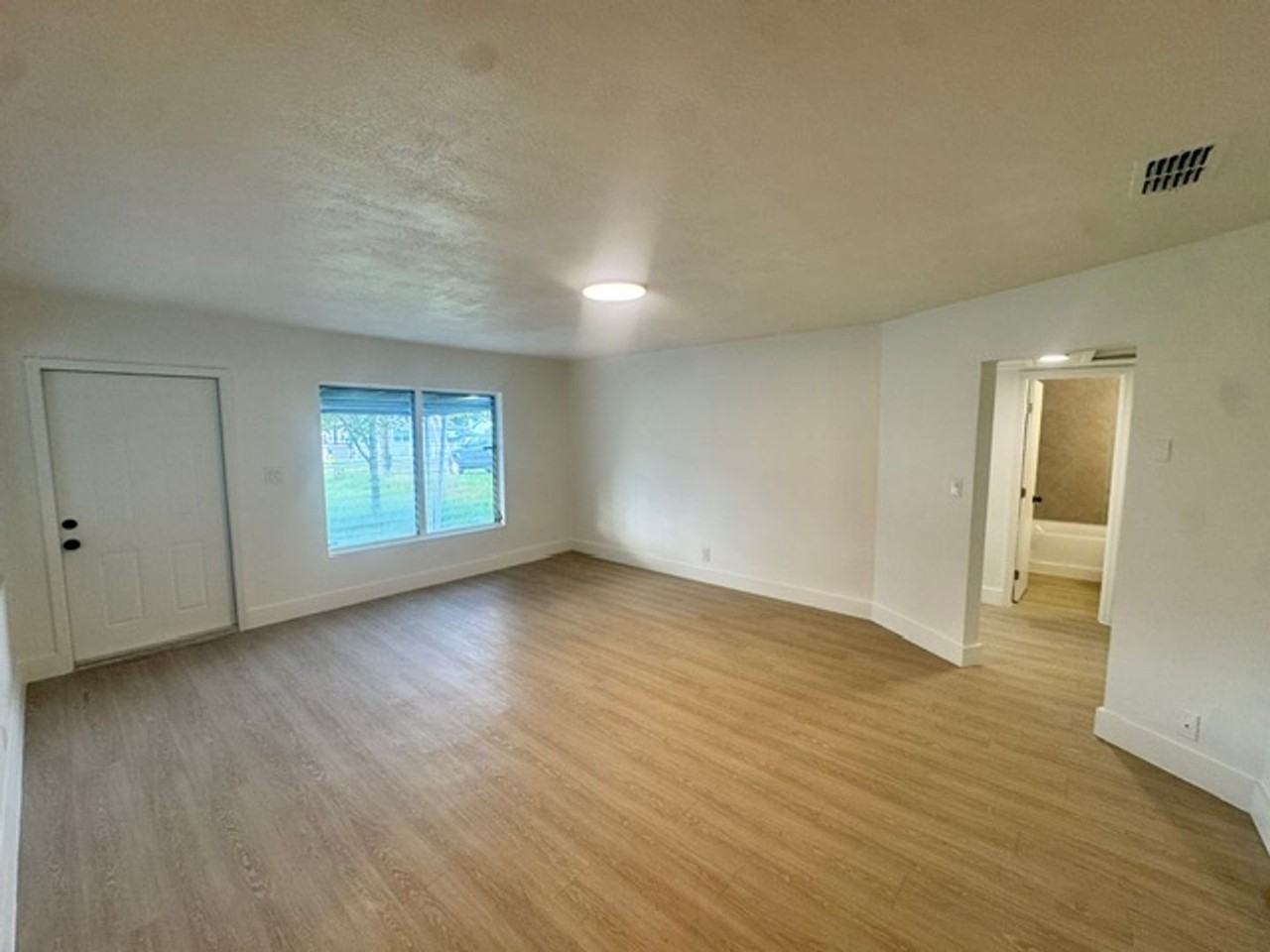 920 E 109th Ave - Photo 3 of 20